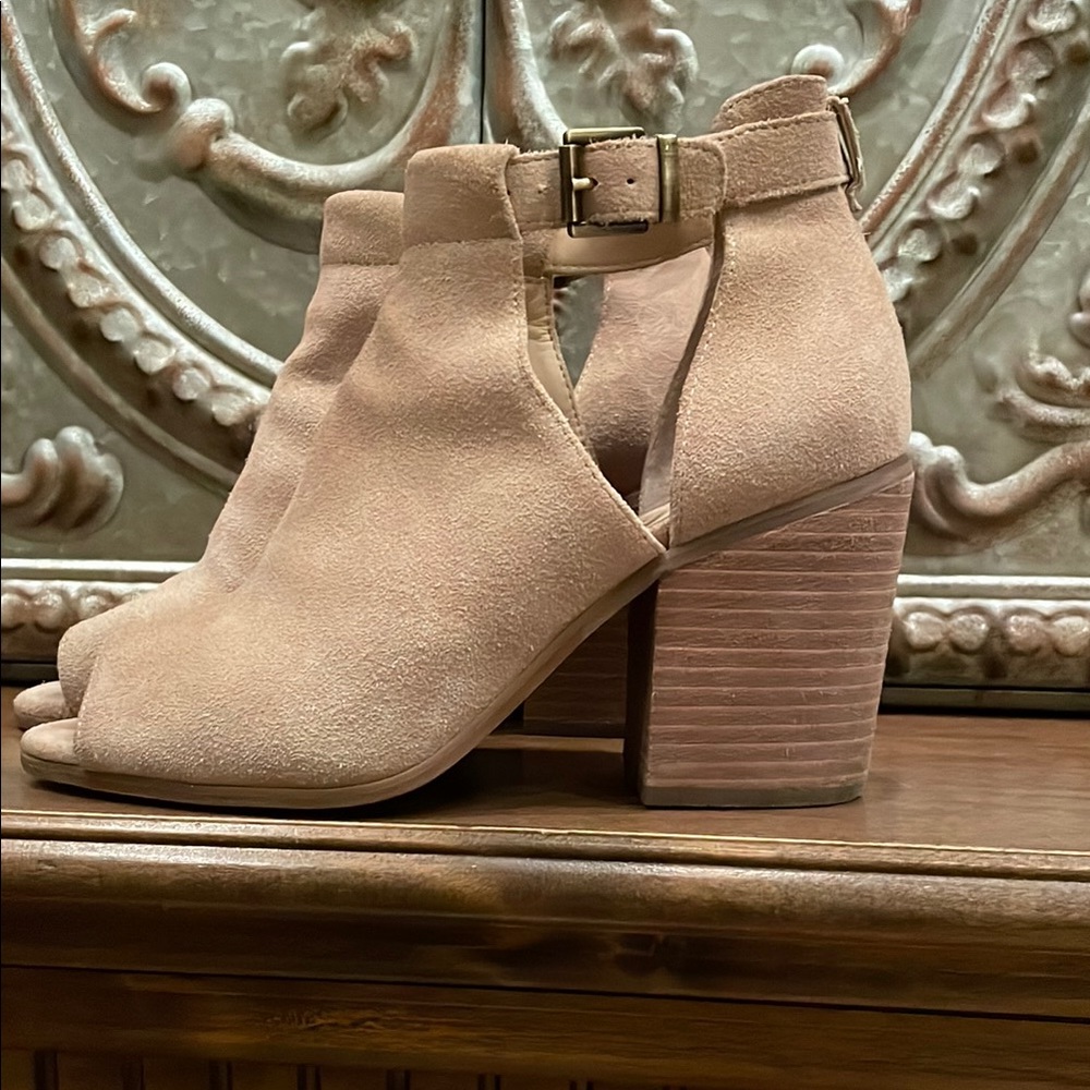 Sole Society Tan Heeled Boots with V-Cut Opening